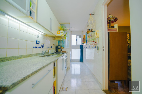 Departamento De 2 Ambientes De 53,73 M2. Piso Alto, Balcón. Cochera Fija. Apto Profesional. Flores