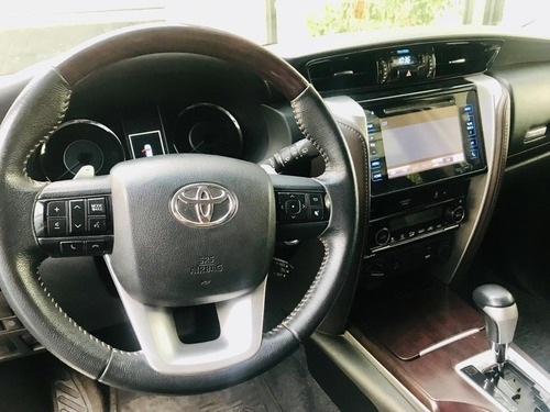 Imagen 12 de 12 de Toyota Hilux Sw4 Srx At