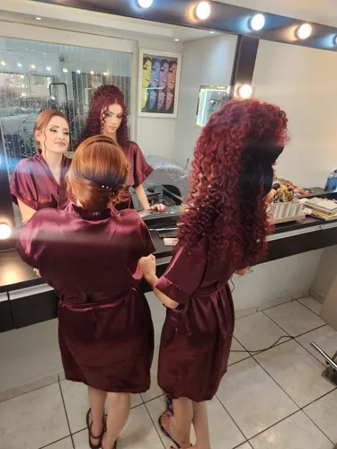 Passo Ponto Salão De Beleza Com Profissionais E Clientes.