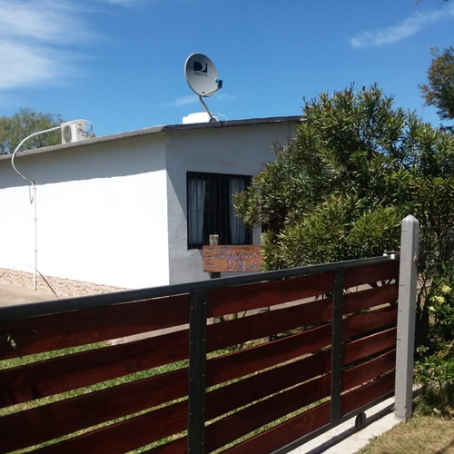 Imagen 3 de 17 de Venta De 2 Casas En Balneario San Luis, Costa De Oro, Canelones, Con Muebles Y Electrodomésticos, Parrilleros, Jardín Y Arboles, Contribución Al Día Y Posible Permuta
