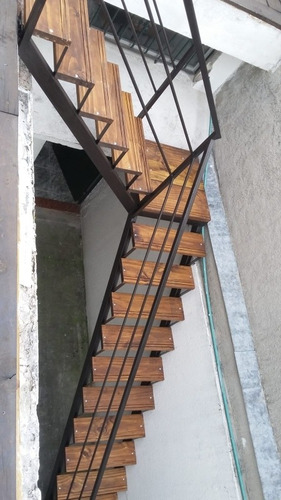 Escaleras Rectas Extructuradas En El Lugar 3990