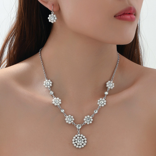 Conjunto De Collar Y Pendientes Con Flores De Perla