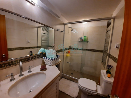 Imagen 21 de 21 de Apartamento Reciclado En Edificio Dormar No Se Lo Pierda!