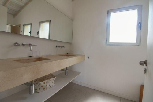 Casa En Alquiler De 4 Dormitorios En Laguna Blanca