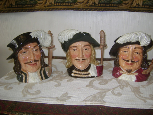Antigua Jarra Royal Doulton Athos Mosquetero Large Porcelana (Usado)