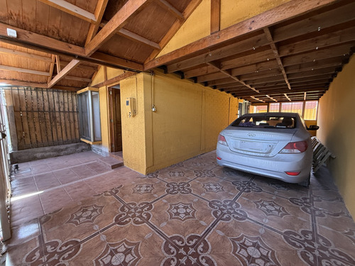 Casa En Venta, 2 Pisos, 4d+2b, Ubicada En Psje Apostol Marco