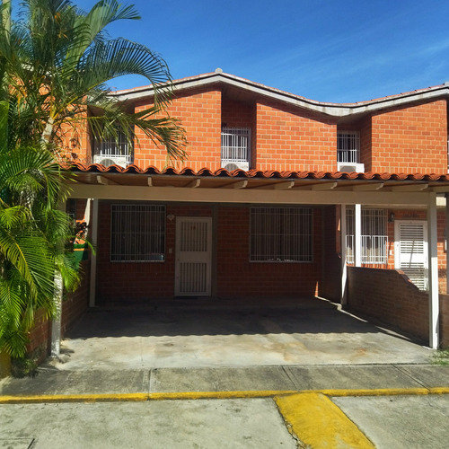 Venta De Town House En  Nueva Casarapa, Conjunto  Los  Portales