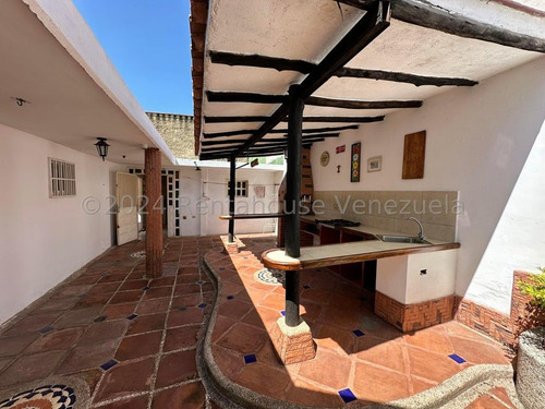 Casa Hermosa Con Amplios Espacios En Conjunto Privado Valle Fresco Con Area Parrilla Estacionamiento Todos Los Servicios Estef 25-1500