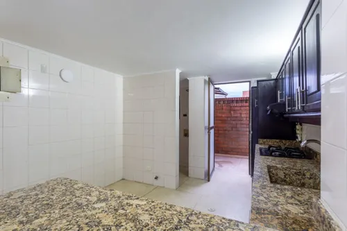 Apartamento En Venta En Conquistadores. Cod V21453