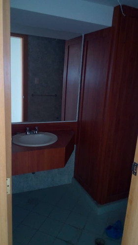 Imagen 2 de 8 de En Venta Centrico Edificio En La Calle Maneiro De Pto La Cruz 2.600 Mts2 8 Pisos 2 Ascensores 32 Oficinas De Diferentes Metrajes Lobby De Entrada Local Comercial 50 Pstos De Estacionamiento