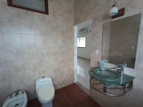 Casa En Venta En Colinas De Guataparo Valencia Mm Carabobo Con Patio Jardin Vigilancia Y Agua De Manantial