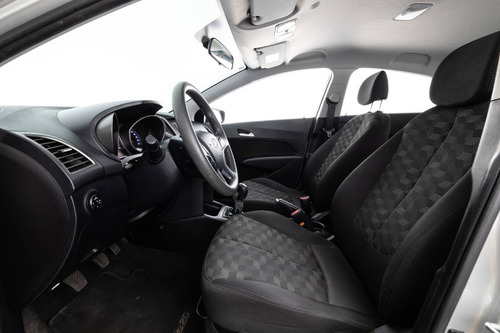 Imagem 14 de 17 de Hyundai Hb20 1.6 Comfort Plus 16v Flex 4p Manual