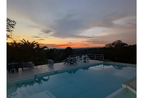 Vendo Hostal, Amoblada, Cerca A Recuca
