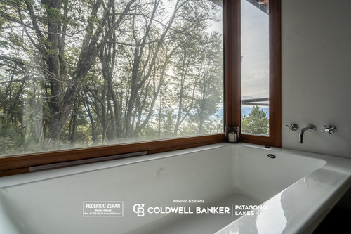 Venta - Exclusiva Casa De 8 Ambientes, 5 Dormitorios, 6 Baños En Barrio Las Vertientes.
