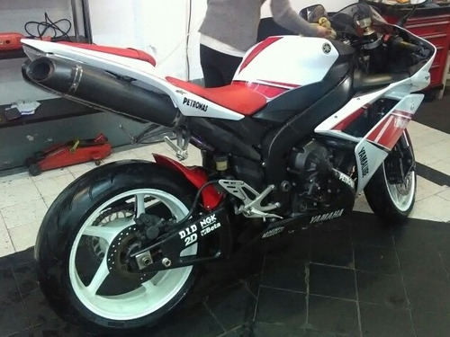Permuto Yamaha Yzf R1 2008 (no Cbr, Ducati. Aprilia, Zx10)