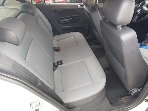 Volkswagen Gol 1.6 MI 8V FLEX 4P MANUAL G.V