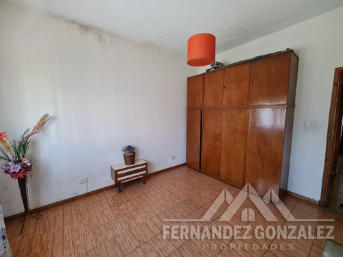 Venta De Casa 3 Amb En Lanus Este Con Patio, Fondo Y Garage