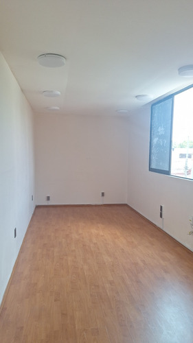 Rento Bonita Oficina En 2 Piso, Baño Privado Y Acceso Libre