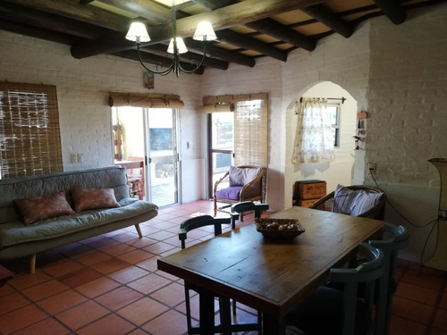 Casa En Dos Plantas A Poco Del Mar (ref. 3954) Acepta Banco