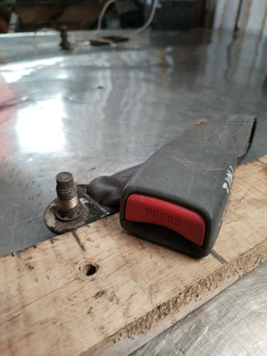 Cinturón Seguridad Hembra Tsuru Trasero 2000 A#90 (Usado)