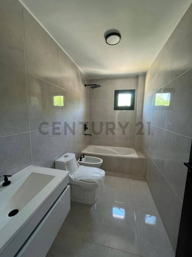Casa En Venta En City Bell, La Plata