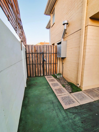 Casa En Venta De 3 Dormitorios 3 Baños En Puente Alto