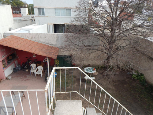 Casa (ph) 2 ½ Dormitorios, Patios, Mas Departamento En Planta Alta. Barrio Juniors