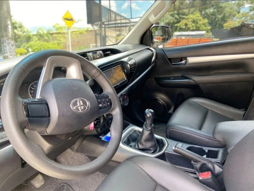 Imagen 9 de 11 de Toyota Hilux 2.4l 4x4