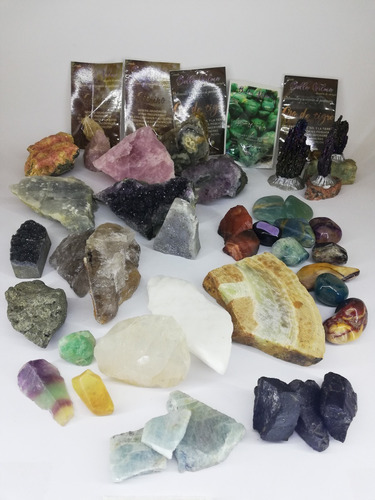 Feldespato Con Cristales De Turmalina ,moscovita Y Clorita