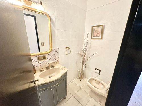 Venta De Hermosa Casa En Parque Chacabuco