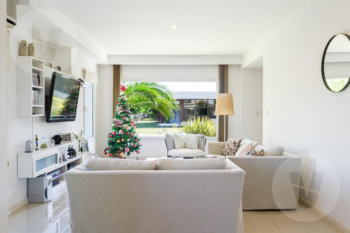 Casa A Pulmón Verde En Venta - Barrio La Horqueta De Echeverría, Canning