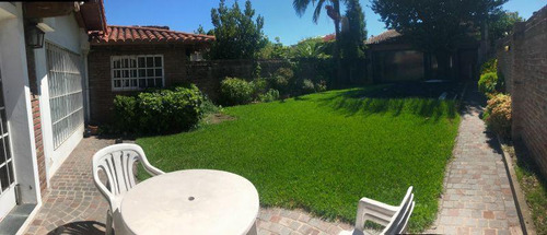 Casa En Venta - 2 Dormitorios 2 Baños - Cochera - 381mts2 - Temperley