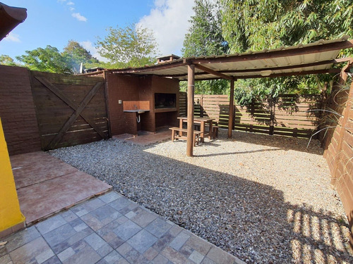 Imagen 1 de 13 de Casa Para 2 Personas En Piriápolis - Directv, Aire Acondicionado Y Parrillero.