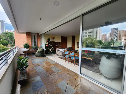 Apartamento En Venta En El Poblado. Cod V12369