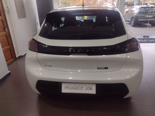 Imagen 2 de 13 de Peugeot 208 Style 1.6 Automático