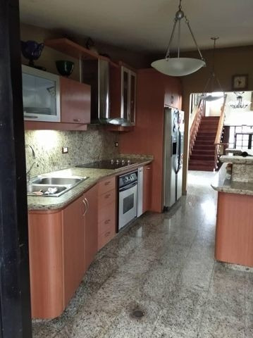 Imagen 18 de 20 de Venta De Casa En Cumbres De Curumo / Ofc 22-6177