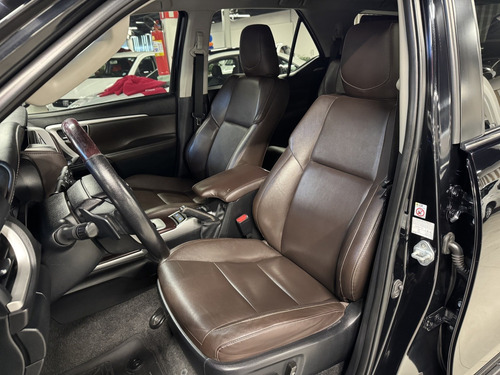 Toyota Hilux SW4 2.8 SRX 4X4 7 LUGARES 16V TURBO INTERCOOLER DIESEL 4P AUTOMÁTICO