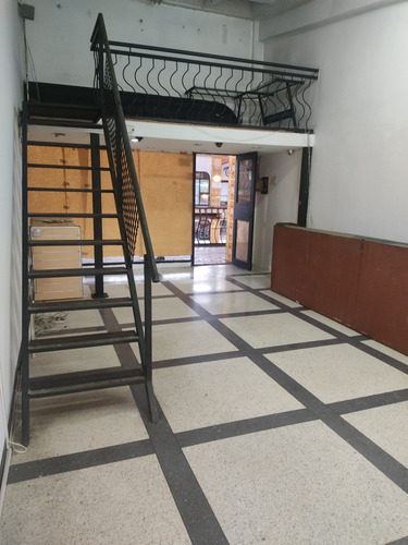Vendo Lindo Local Con Mezzanina C.c Casona 1. Asesor Inmobiliario Silvia Jaramillo.