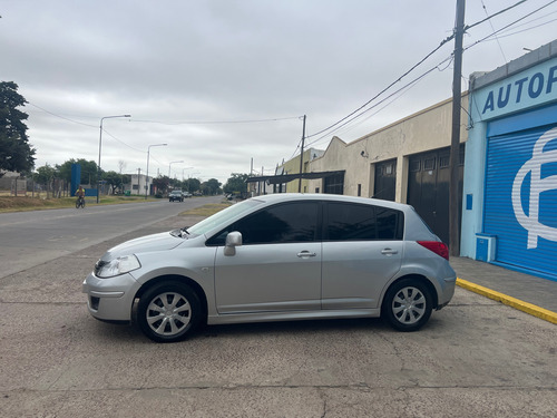 Nissan Tiida 1.8 Visia