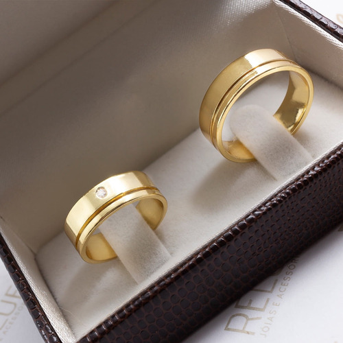 Imagem 3 de 5 de Par De Alianças 6mm Banhada Ouro 18k Com Friso Lateral Pedra