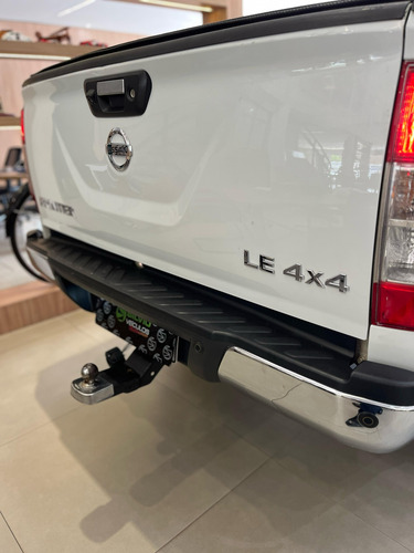 Nissan Frontier 2.3 Le Cab. Dupla 4x4 Aut. 4p