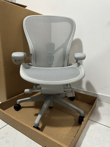 Cadeira Herman Miller New Aeron Não Compr C Mercado De Envi Grafite Tela Mersh (Usado)