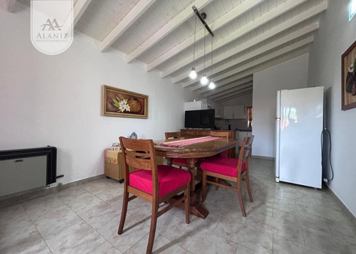 Chalet En Venta, Impecable Con Pileta, En Merlo, S. L.