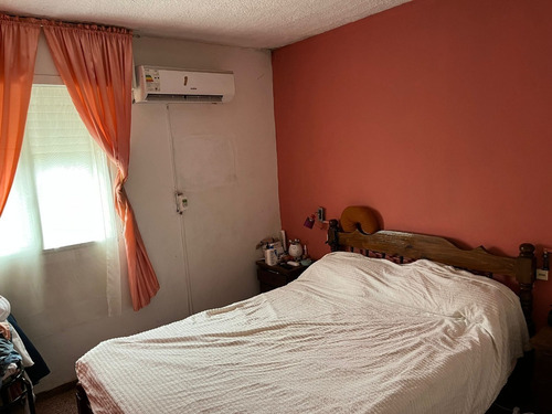 Apartamento Con Entrada Vehicular En Enrique Chaplin Y Sarandí (id: 100156).
