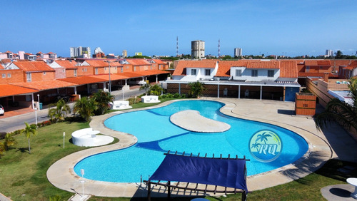 Casa En Venta En Res. Playuela - Tucacas.