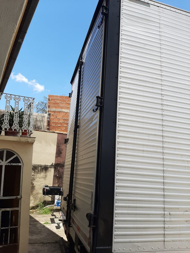 Ford Cargo 815 No Baú De 5.5mts