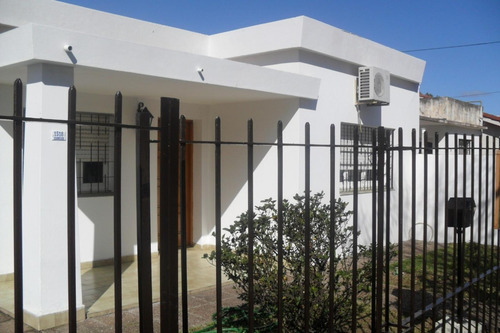 Imagen 2 de 13 de Casa En Inmejorable Ubicacion En Marcos Paz