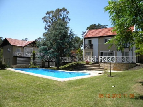 Gran Chalet De 350 Mts Sobre Lote De 1600. En Sierra De Los Padres.