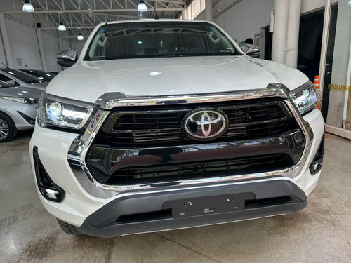 Imagen 2 de 12 de Toyota Hilux (l21) 2.8 C/d 4x4 Tdi Srx 204cv