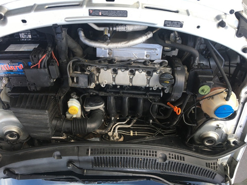 Volkswagen Voyage 1.6 Full Año 2011
